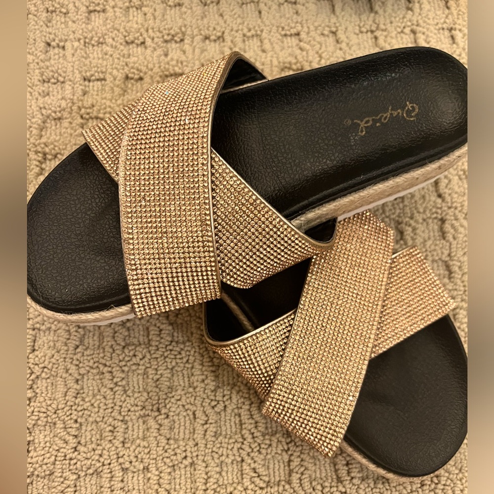 NEW Sz 5.5 Rose Gold Shimmery Sandals 👡